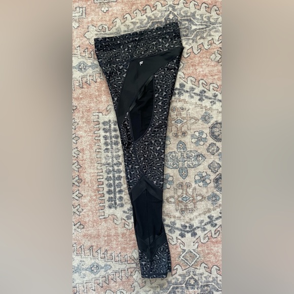 Fabletics Black Cheetah High-Waisted Ultracool Shine Legging Size XS - Picture 4 of 6